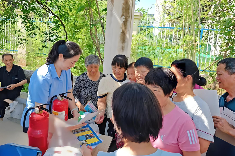 筑牢安全防線！正誠智服“安全宣傳咨詢?nèi)铡?   活動守護(hù)萬家平安